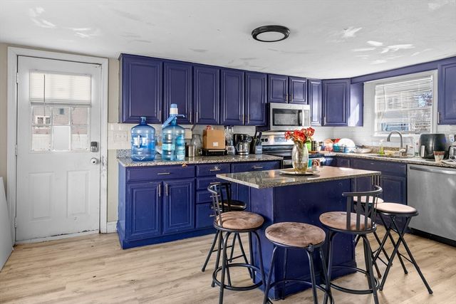 580 County St, Fall River, MA 02723