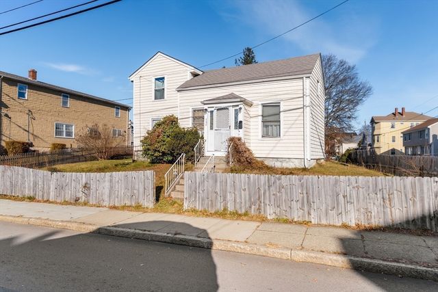 580 County St, Fall River, MA 02723