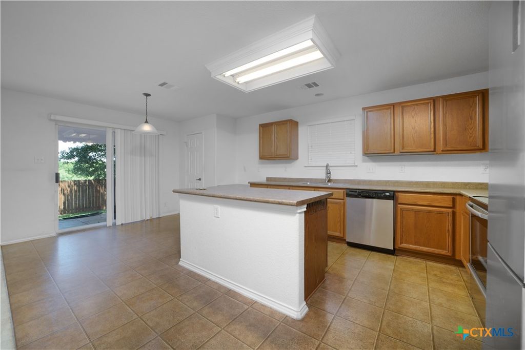 Image 12 of property listing at 180 Beech Drive, Kyle, TX 78640