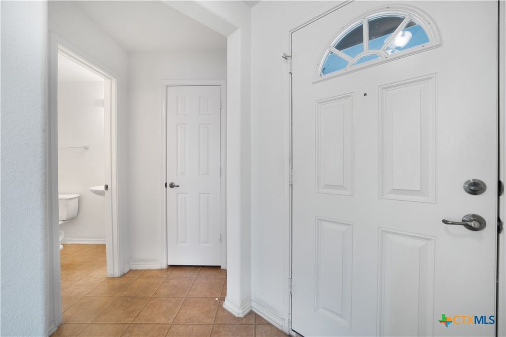 Image 5 of property listing at 180 Beech Drive, Kyle, TX 78640