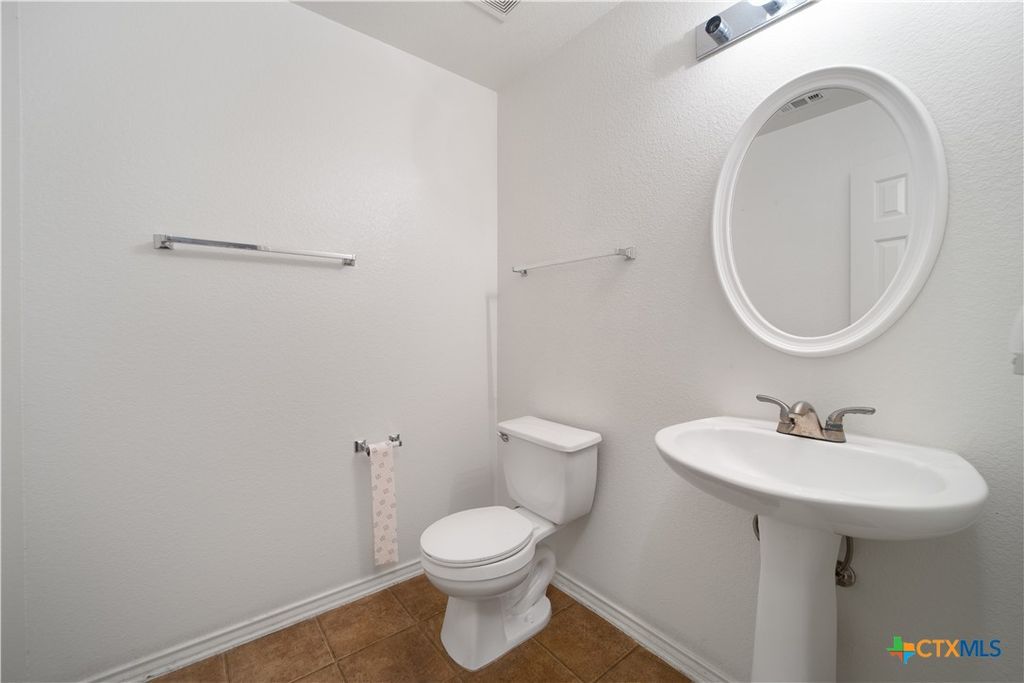 Image 6 of property listing at 180 Beech Drive, Kyle, TX 78640