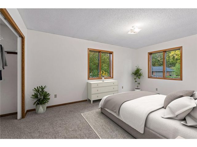 1112 Grandview Drive, Hudson, WI 54016