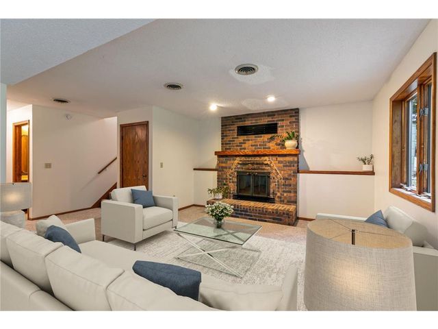 1112 Grandview Drive, Hudson, WI 54016