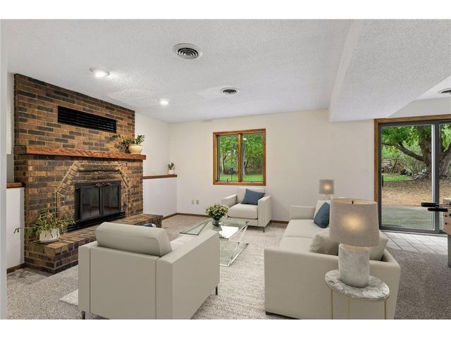 1112 Grandview Drive, Hudson, WI 54016