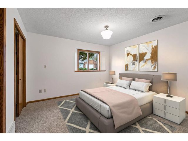 1112 Grandview Drive, Hudson, WI 54016
