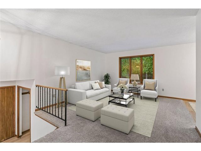 1112 Grandview Drive, Hudson, WI 54016