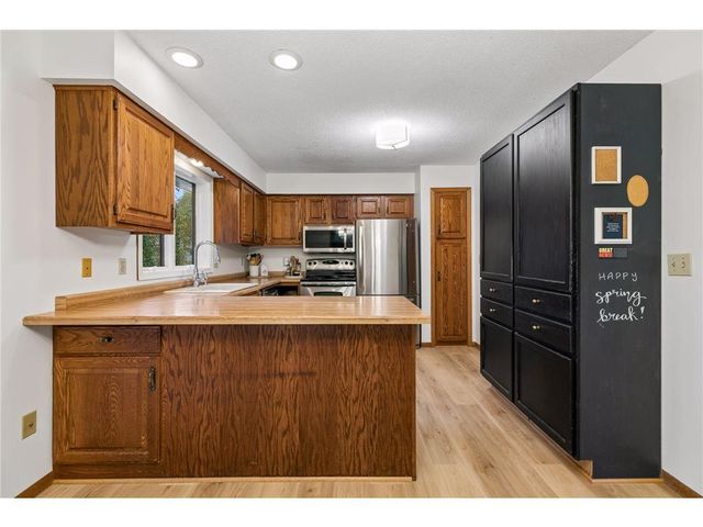1112 Grandview Drive, Hudson, WI 54016