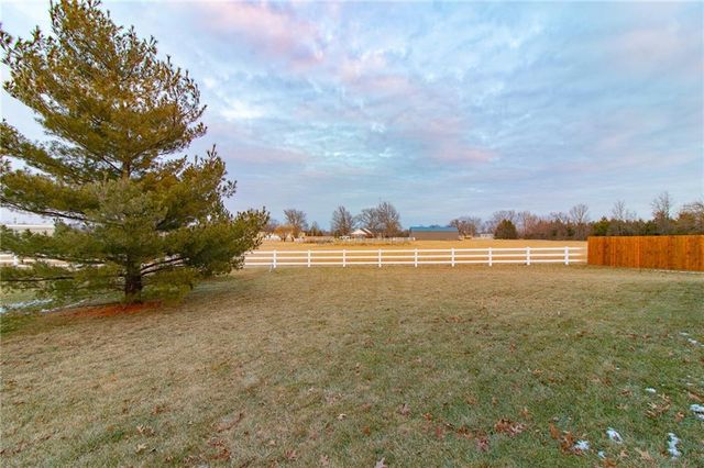 908 Golden Eagle Trail, Holden, MO 64040