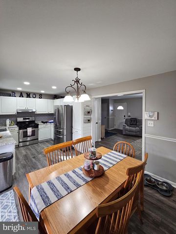 1 SILKTREE CT, Bear, DE 19701