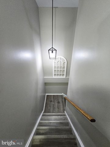 1 SILKTREE CT, Bear, DE 19701