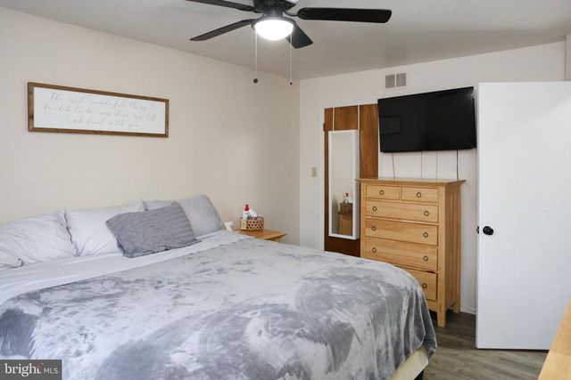 1 SILKTREE CT, Bear, DE 19701