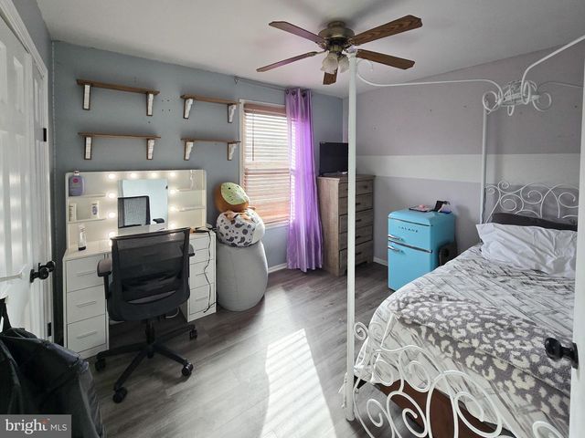 1 SILKTREE CT, Bear, DE 19701