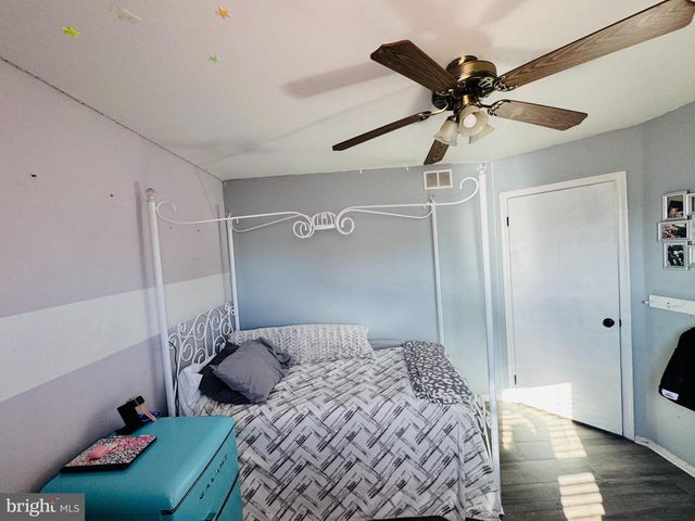 1 SILKTREE CT, Bear, DE 19701