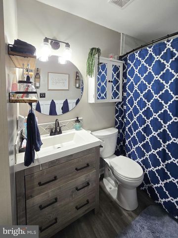 1 SILKTREE CT, Bear, DE 19701