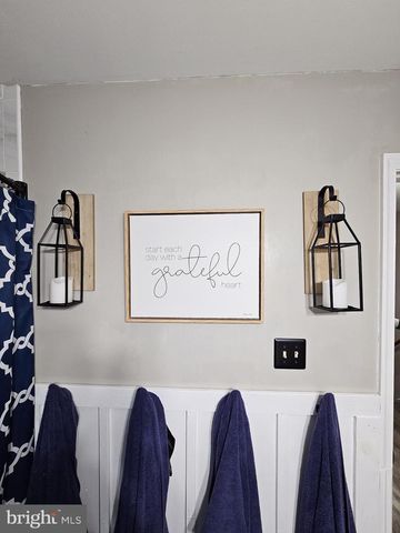 1 SILKTREE CT, Bear, DE 19701