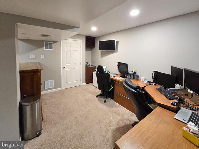 1 SILKTREE CT, Bear, DE 19701