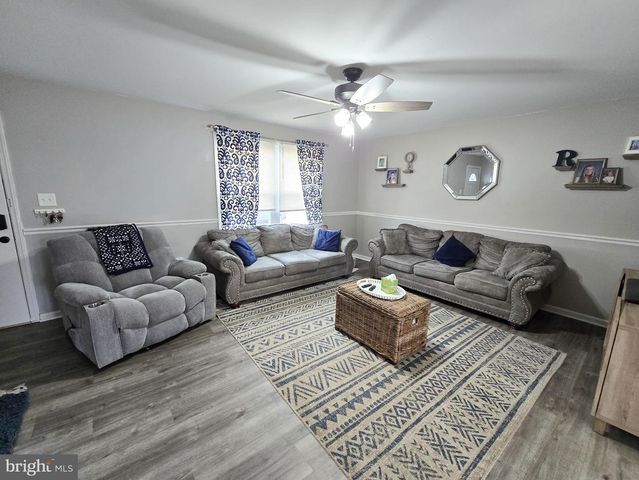 1 SILKTREE CT, Bear, DE 19701