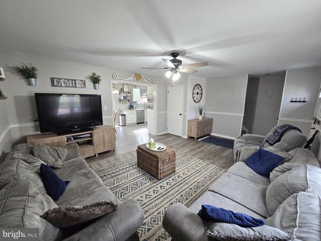 1 SILKTREE CT, Bear, DE 19701