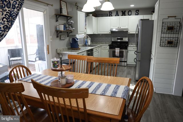 1 SILKTREE CT, Bear, DE 19701