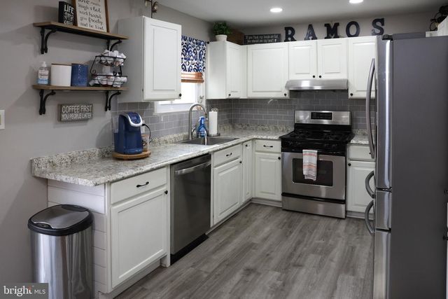 1 SILKTREE CT, Bear, DE 19701