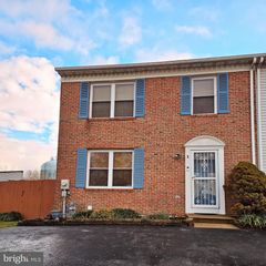 1 SILKTREE CT, Bear, DE 19701
