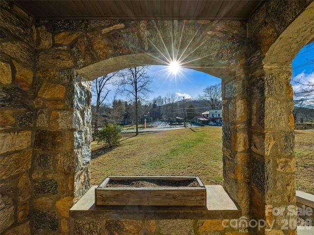 104 Campground Road, Hendersonville, NC 28791