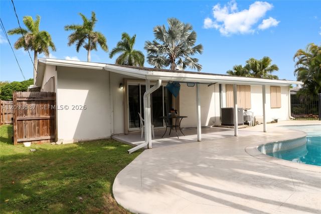 16020 SW 97th Ct, Miami, FL 33157