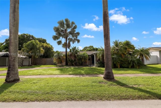 16020 SW 97th Ct, Miami, FL 33157