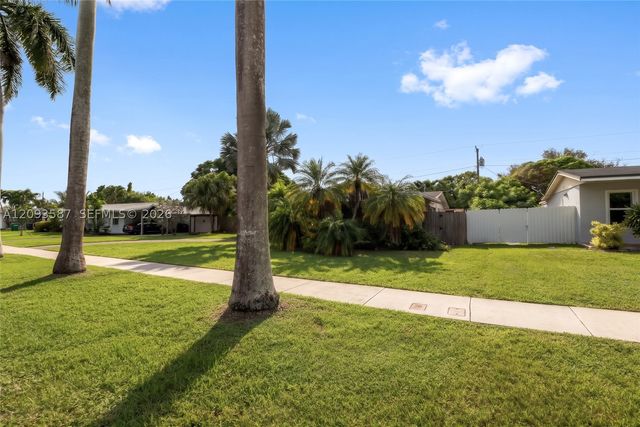 16020 SW 97th Ct, Miami, FL 33157
