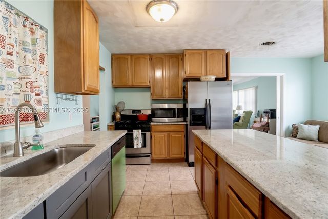 16020 SW 97th Ct, Miami, FL 33157