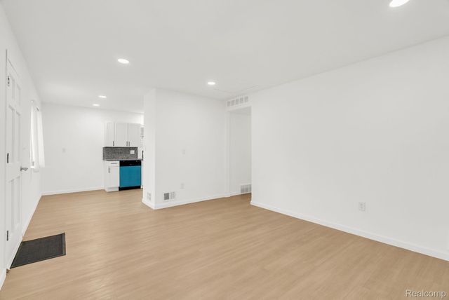 5936 Westlake Street, Taylor, MI 48180