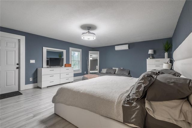 806 E HAMILTON AVENUE, Tampa, FL 33604