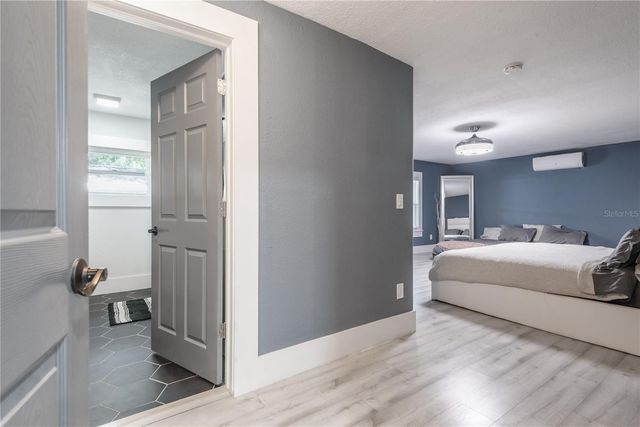 806 E HAMILTON AVENUE, Tampa, FL 33604