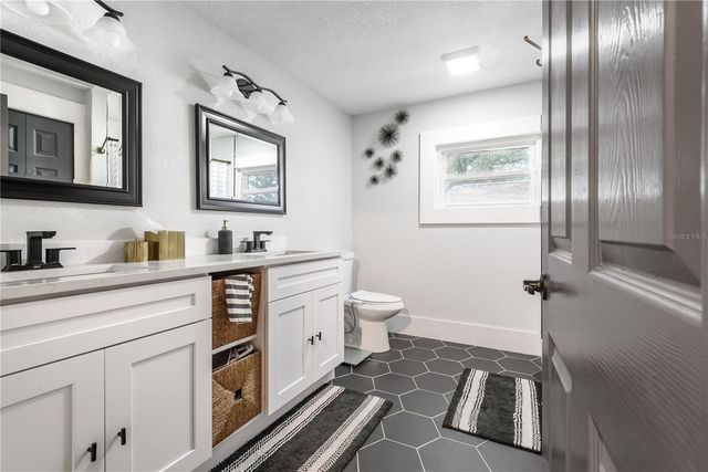 806 E HAMILTON AVENUE, Tampa, FL 33604