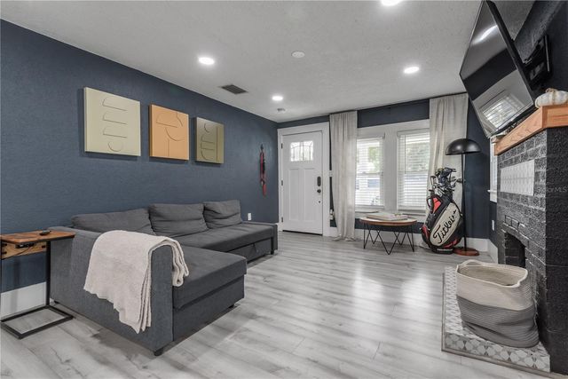 806 E HAMILTON AVENUE, Tampa, FL 33604