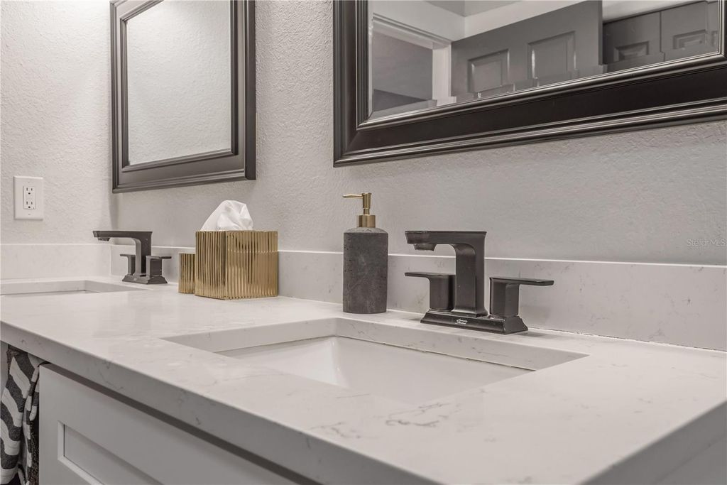 Image 27 of property listing at 806 E HAMILTON AVENUE, Tampa, FL 33604