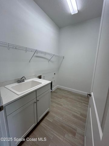 3038 Pangea Circle, Melbourne, FL 32940