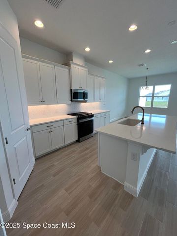 3038 Pangea Circle, Melbourne, FL 32940