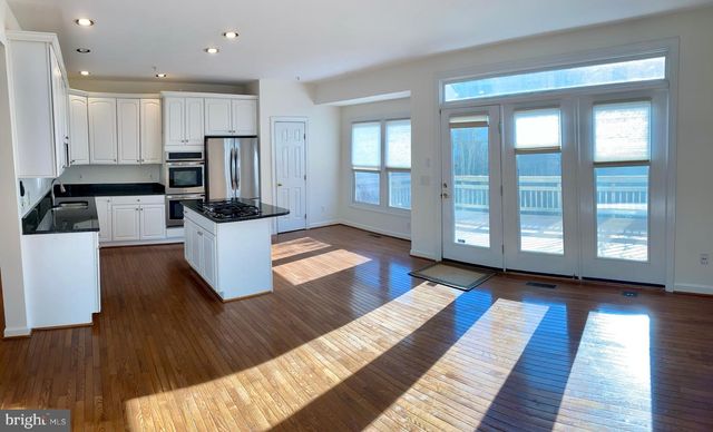 1802 DAWSON ST, Vienna, VA 22182