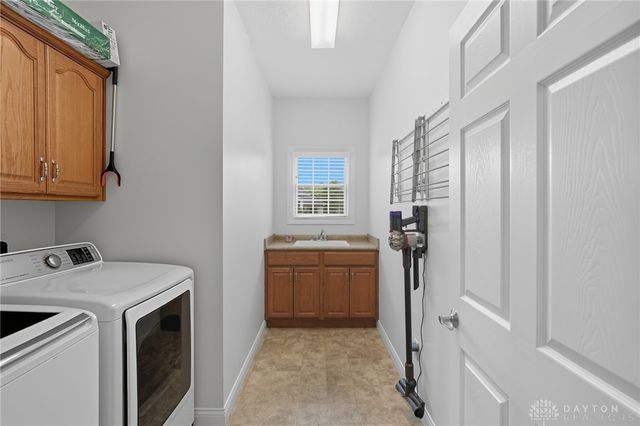 582 Storm Court, Tipp City, OH 45371