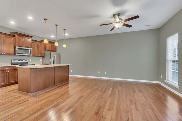 305 Dursley Pvt Ln, Spring Hill, TN 37174