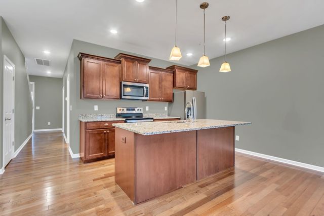 305 Dursley Pvt Ln, Spring Hill, TN 37174