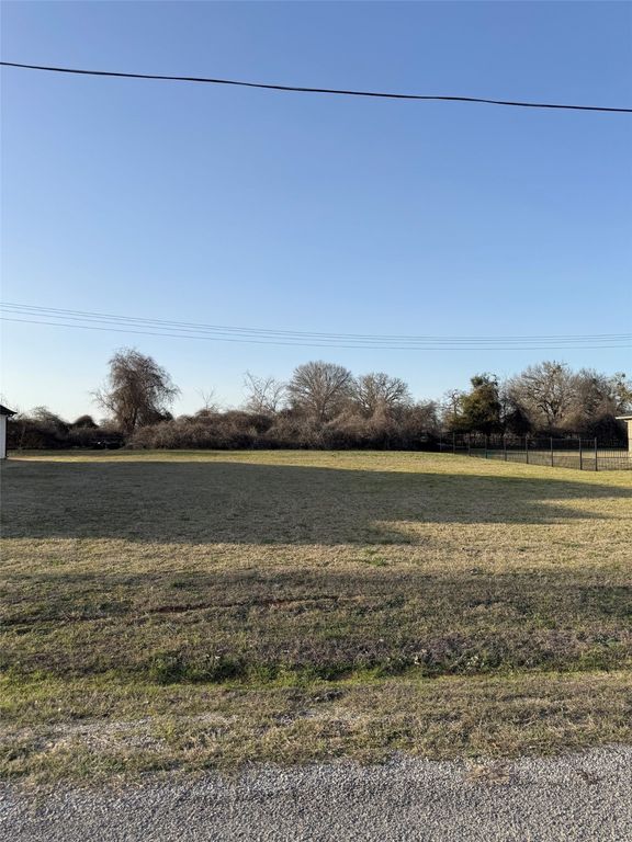 22288 Westmeadow Drive, Whitney, TX 76692