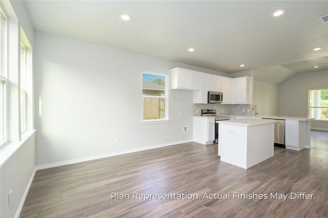 203 E Laura Avenue, Quinlan, TX 75474