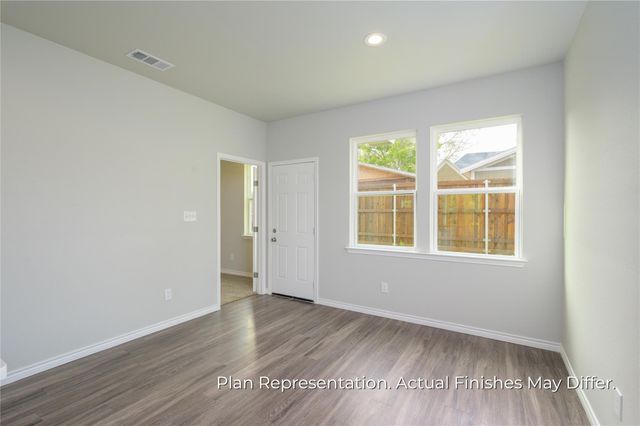 203 E Laura Avenue, Quinlan, TX 75474