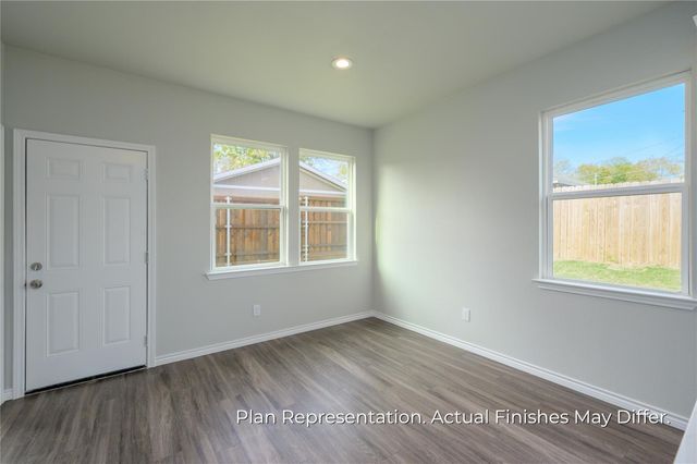 203 E Laura Avenue, Quinlan, TX 75474