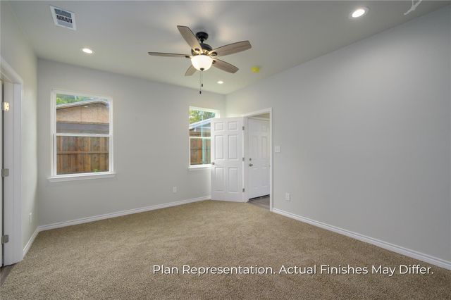 203 E Laura Avenue, Quinlan, TX 75474