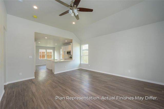 203 E Laura Avenue, Quinlan, TX 75474