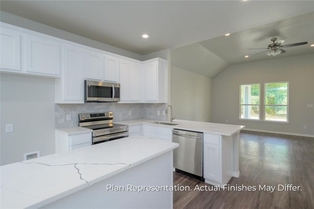 203 E Laura Avenue, Quinlan, TX 75474