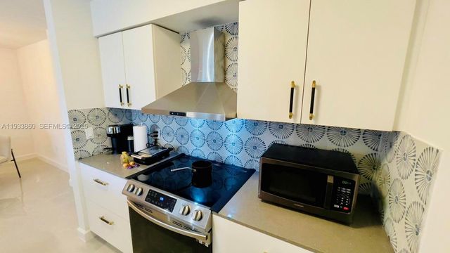 19901 E Country Club Dr 2403, Aventura, FL 33180